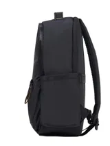 Mochila urbana Cat modelo Virginia, color negro, confeccionada en tejido ligero repelente al agua. Cuenta con compartimento principal con cierre, compartimento independiente para laptop de 15 pulgadas en el panel trasero, bolsillos frontales con cierre de cordón ajustable y asa superior.