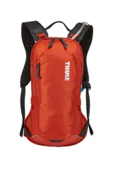 Mochila de hidratación Thule UpTake de 8 litros color naranja, con reservorio de agua de 2.5 litros.