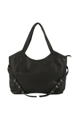 Cartera tipo bolso de hombro color negro, confeccionada en material simil cuero. Presenta un diseño amplio con cierre superior, asas fijas y detalles de correas decorativas con hebillas metálicas en los laterales.