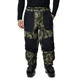 Pantalón técnico de esquí con tecnología impermeable y transpirable Omni-Tech. Presenta un diseño estampado de camuflaje en tonos verdes y negros, con paneles sólidos en negro. Incluye rodillas articuladas, ventilación en las piernas, cintura ajustable, bolsillos con cremallera y cremalleras en los puños para facilitar el uso con botas de nieve.