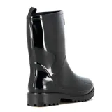 Bota de lluvia de caña media, color negro con acabado brillante. Presenta suela de goma con relieve antideslizante y etiqueta de la marca en la parte superior frontal.