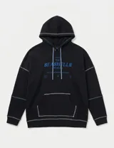 Canguro negro con capucha, confeccionado en algodón, con costuras a la vista en color gris y cordones en tono azul. Presenta un estampado frontal con la inscripción 'THE SEASHELLS' y bolsillo tipo canguro.