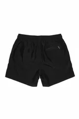 Short de baño negro con cintura elástica ajustable con cordón, bolsillos laterales y bolsillo trasero con cierre. Presenta una banda lateral con diseño geométrico en blanco, verde y amarillo.