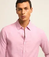 Camisa de manga larga Marfinno con cuello camisero y abotonadura frontal, confeccionada en tejido plano de lino y algodón.