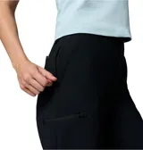 Pantalón Columbia modelo Shale Ridge Pant de color negro, con bolsillos laterales y de seguridad con cierre, cintura parcialmente elástica y rodillas articuladas.