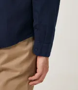 Camisa de hombre Preston Field de corte slim, manga larga y diseño liso con cuello abotonado.