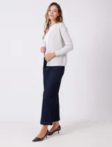 Cardigan de tejido liviano con textura, marca Vila Milano. Presenta un diseño abierto sin botones, mangas largas de corte entallado y terminaciones en puños de rib.