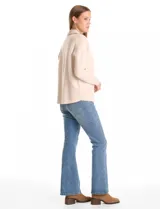 Sobrecamisa de mujer marca Sioni, con diseño combinado en tejido de punto y eco cuero. Presenta cuello camisero, cierre frontal con botones y mangas largas con puños tejidos.