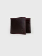 Billetera de cuero marrón oscuro, con costuras visibles en color rojo y compartimentos interiores para tarjetas y documentos.