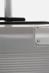 Valija carry on de diseño rígido y color gris, con ruedas dobles spinner 360 grados desmontables, candado incorporado y sistema de sujeción interno.