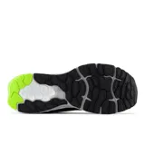 Championes de running New Balance 880 V13, color negro con detalles en gris, rojo y verde.