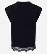 Blusa muscle de algodón negro con hombros estructurados y estampa frontal 'Feminine Mystique' con motivos florales, luna y mariposa.