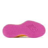 Championes de tenis New Balance modelo 696, color amarillo con detalles en blanco y rosa.