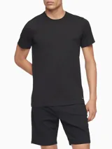 Pack de tres remeras Calvin Klein de manga corta y cuello redondo, color negro.