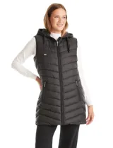 Chaleco puffer largo de color verde oliva, con diseño capitoneado, cierre frontal, bolsillos laterales y capucha fija.