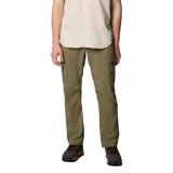 Pantalon cargo de hombre en color verde oliva, confeccionado en tela técnica de secado rápido con tecnología Omni-Wick y protección solar Omni-Shade. Presenta bolsillos laterales tipo cargo, bolsillos para las manos y bolsillo de seguridad con cremallera, además de un cinturón integrado y refuerzo en la entrepierna.