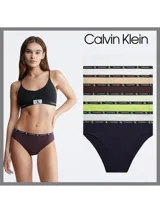 Pack de 7 bombachas Calvin Klein de algodón elástico con cintura elástica con logo de la marca.