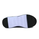 Championes deportivos Diadora modelo Moon, color negro con detalles en gris y blanco. Presentan una capellada de tejido de punto y una suela gruesa de doble densidad en blanco y gris.