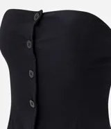 Blusa strapless negra confeccionada en bengalina con viscosa, con botones frontales y diseño estructurado de sastrería.