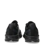 Championes de running New Balance modelo 520 V9, color negro. Presentan un diseño de malla técnica transpirable con refuerzos sintéticos, cierre de cordones y entresuela de EVA para una amortiguación ligera y estable.