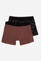 Pack de dos bóxers de algodón con cintura elástica negra y logo grabado. Uno de los bóxers es de color marrón liso y el otro presenta un estampado abstracto en tonos oscuros.