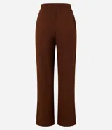 Pantalón marrón de poliéster y elastano, corte recto, cintura elástica con cordón y textura.