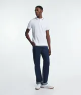 Polo de hombre marca Marfinno, confeccionada en tejido de media malla con textura rayada. Presenta cuello polo con botones y mangas cortas con terminaciones en rib con detalles contrastantes.