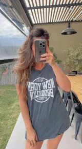 Remerón negro con estampa frontal con texto "New York Brooklyn Motorcyles Run and Wave".