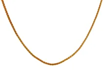 Cadena de acero con baño de oro amarillo, con diseño de eslabones trenzados de textura continua y flexible.