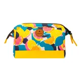 Neceser Cabaia modelo El Malecon con estampado de rodajas de cítricos en tonos amarillo, naranja, rosa y azul sobre fondo blanco. Cuenta con tejido repelente al agua, tejido ultrarresistente, parte inferior lavable y cremallera YKK.