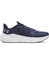 Championes de running Under Armour UA Turbulence 3 de color azul marino con suela blanca y amortiguación Charged+, diseñados con parte superior de malla transpirable.