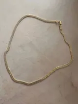 Gargantilla dorada tipo panterina elaborada en plata 925 con baño de oro.