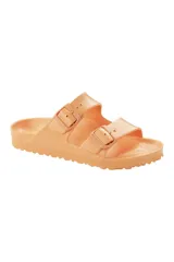 Sandalia de goma EVA, modelo Arizona de dos tiras ajustables con hebillas, color naranja claro.