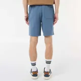 Bermudas de chándal de corte estándar, confeccionadas en tejido de muletón, con cintura elástica y bolsillos laterales.