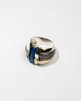 Anillo de plata 925 con dublé de oro y zirconias azules.