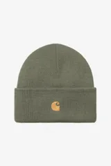 Gorro tipo beanie Carhartt WIP modelo Chase Beanie, color verde militar, confeccionado en tejido de canalé elástico con el logo bordado en la parte frontal.