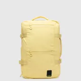 Mochila de viaje marca Bubba, color amarillo, con diseño rectangular, múltiples compartimentos con cierre, correas laterales ajustables y asa de mano lateral. Cuenta con compartimento acolchado para laptop.