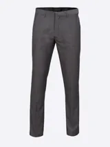 Traje de dos piezas compuesto por un saco de corte slim con solapas clásicas, cierre frontal de dos botones y bolsillos con solapa, y un pantalón de corte slim fit con bolsillos laterales y traseros.