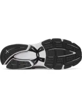 Championes Under Armour modelo Sola de diseño futurista, color negro con detalles plateados y suela blanca. Confeccionados con parte superior ligera, refuerzo de TPU y entresuela de EVA acolchada.