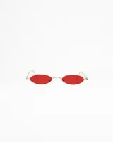 Lentes de sol con montura metálica plateada y cristales ovalados de color amarillo.