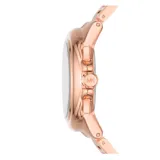 Reloj Michael Kors modelo Camille, con caja y pulsera de acero inoxidable color oro rosa, esfera blanca con números romanos y tres subesferas de cronógrafo.