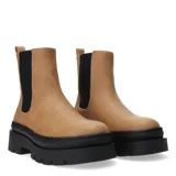 Botas tipo Chelsea de caña media en color beige, con paneles elásticos laterales y suela track de plataforma gruesa al tono.