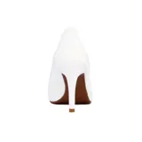 Zapato de tacón alto Vizzano, color blanco, con punta fina y detalle de aplique dorado en el lateral.