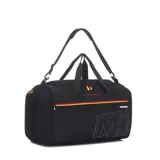 Bolso deportivo tipo duffel bag, color negro, con grandes iniciales 'MH' en el frente en tono gris oscuro. Presenta detalles de franjas horizontales en rojo, amarillo y negro sobre los cierres de los compartimentos. La correa de hombro lleva la inscripción 'NBA' en relieve.