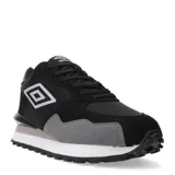 Championes urbanos Umbro, color negro con detalles en gris. Presentan una combinación de materiales textiles y sintéticos, con el logo de la marca en el lateral y una suela con plataforma blanca y base dentada negra.