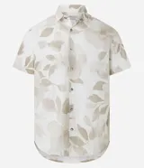 Camisa de manga corta con cuello inglés y estampado floral, corte comfort.