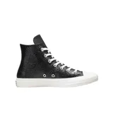 Championes Converse Chuck Taylor All Star de caña alta, color negro con textura de piel de cocodrilo brillante. Capellada de cuero con grabado croco, cordones chatos, parche All Star aplicado con grabado bajorrelieve, amortiguación OrthoLite y ojalillos cromados.