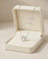Collar de plata 925 con tres dijes colgantes inspirados en la silueta de Minnie Mouse, decorados con circonias cúbicas y un lazo brillante.