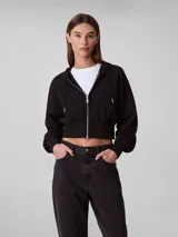 Buzo cropped con capucha y cierre frontal completo, confeccionado en punto milano. Presenta mangas largas con puños acanalados y dobladillo inferior también acanalado, ofreciendo una silueta estructurada y moderna.