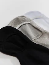 Kit de tres pares de medias invisibles de corte bajo, marca Hering. Incluye un par negro, un par gris melange y un par blanco.